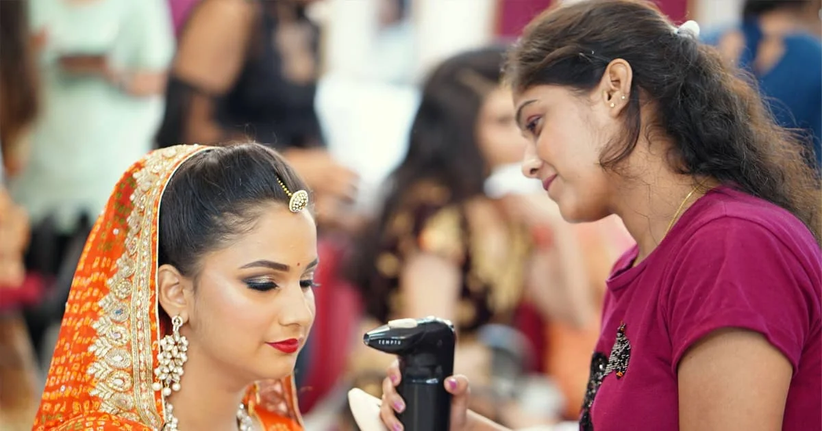 32472 Airbrush Makeup Career